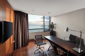 Executive Suite, 1 King Bed, Sea View