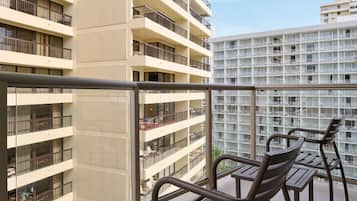 Standard Room | In-room safe, individually decorated, individually furnished, desk