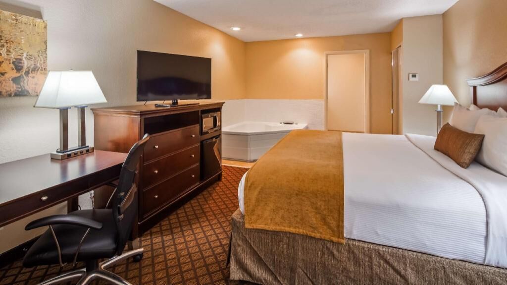 Premium bedding, pillowtop beds, individually furnished, desk