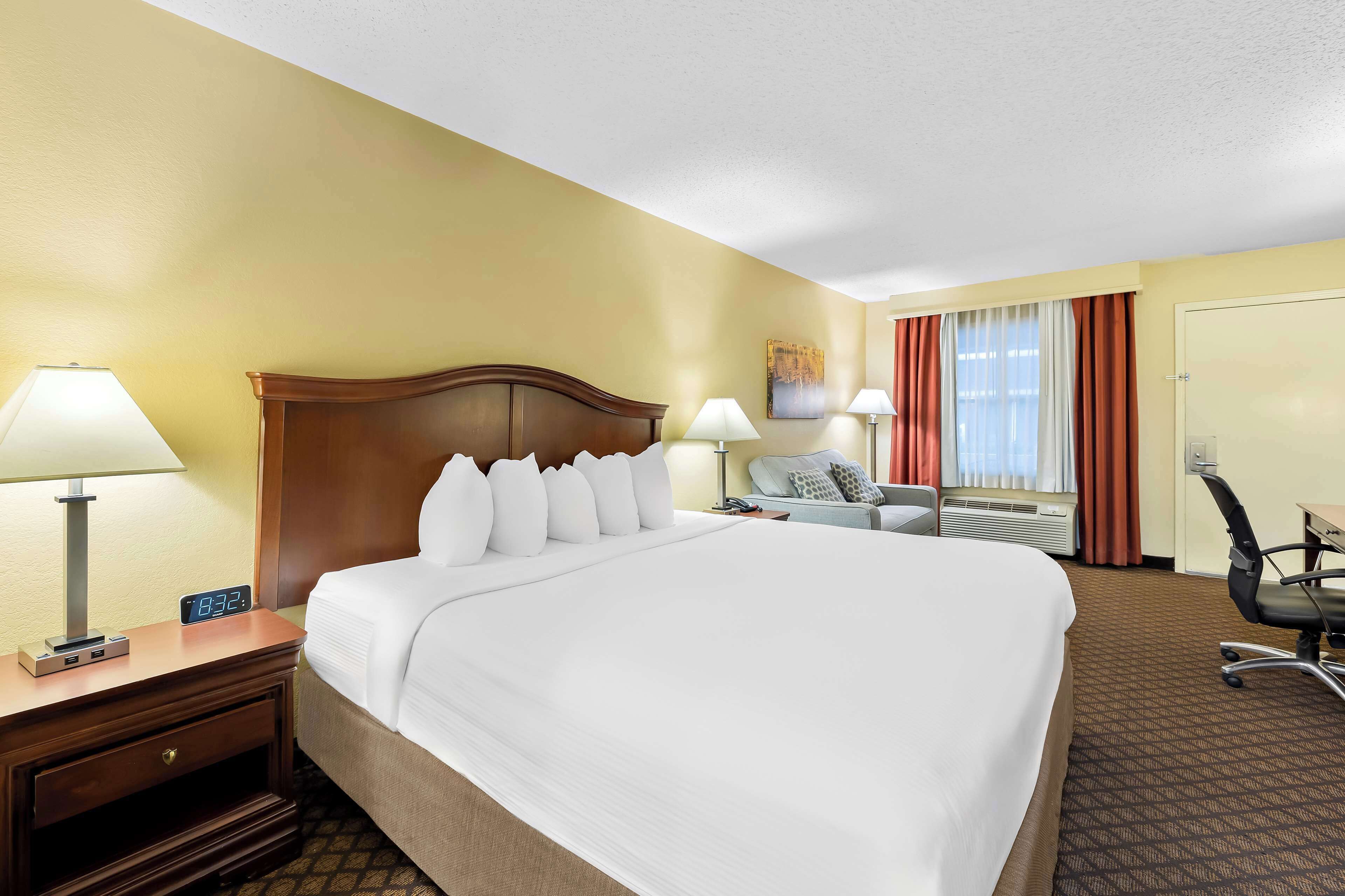 standard room, 1 king bed, non smoking, refrigerator & microwave | premium bedding, pillow-top beds, individually furnished, desk