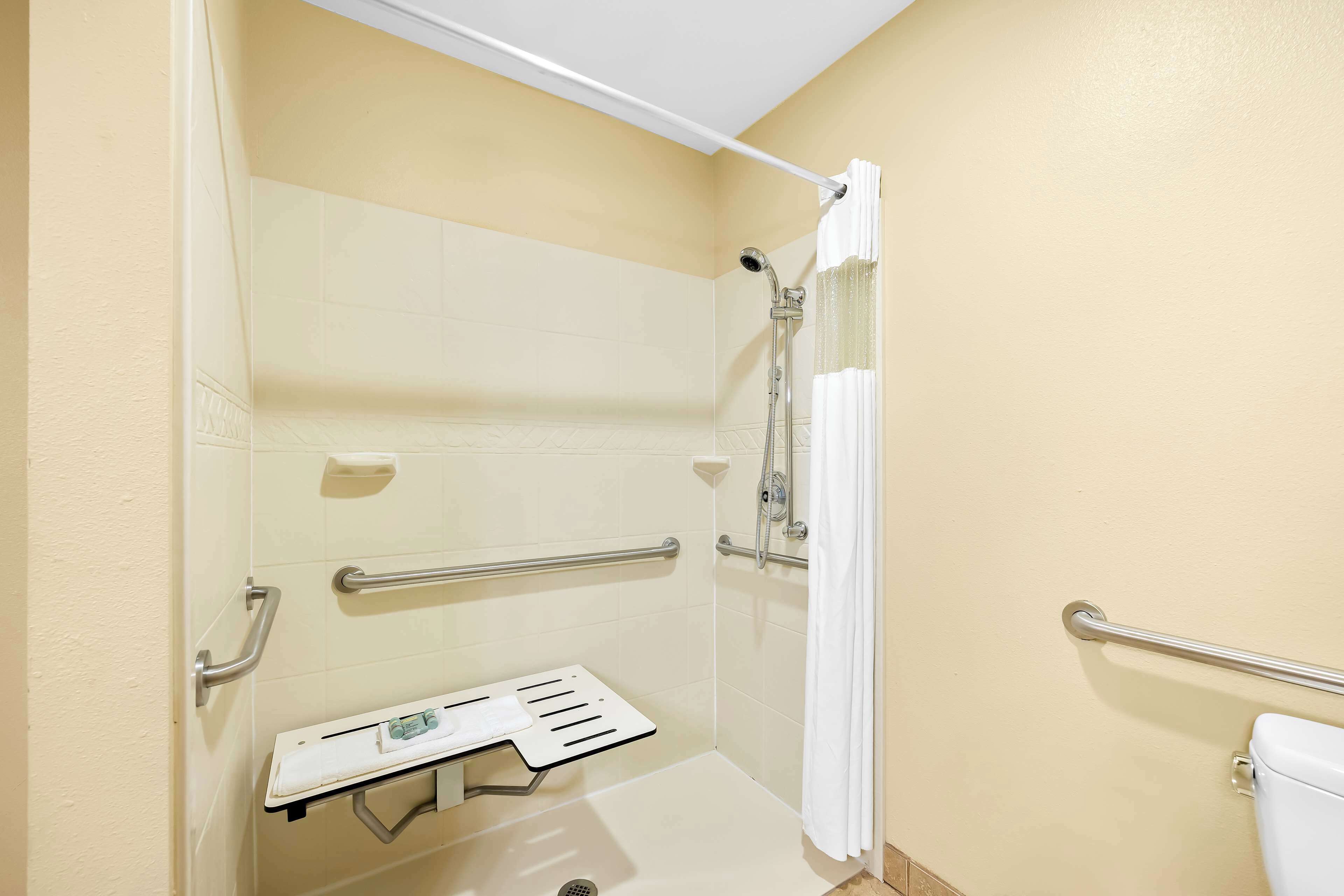 standard room, 2 queen beds, accessible, non smoking | bathroom | free toiletries, hair dryer, towels