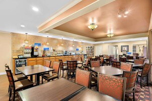 Desayuno buffet incluido todos los días 
