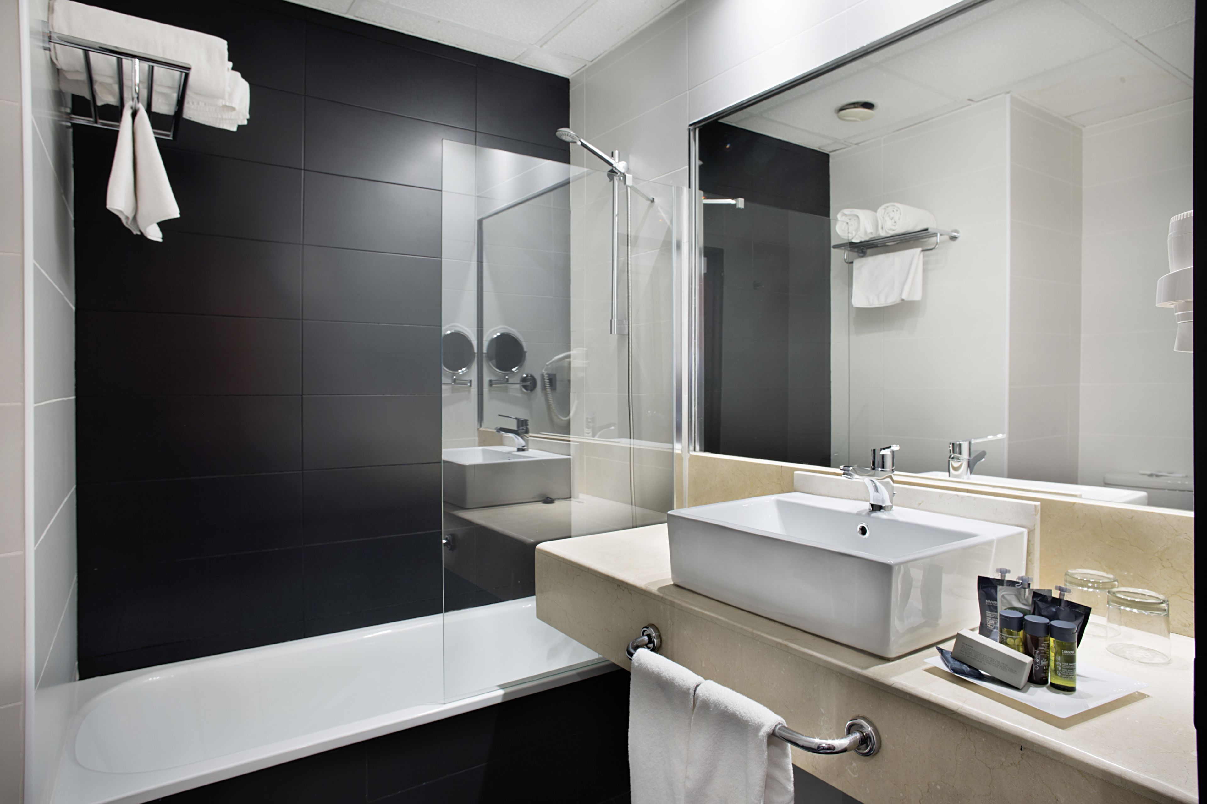 combined shower/bathtub, deep-soaking bathtub, eco-friendly toiletries