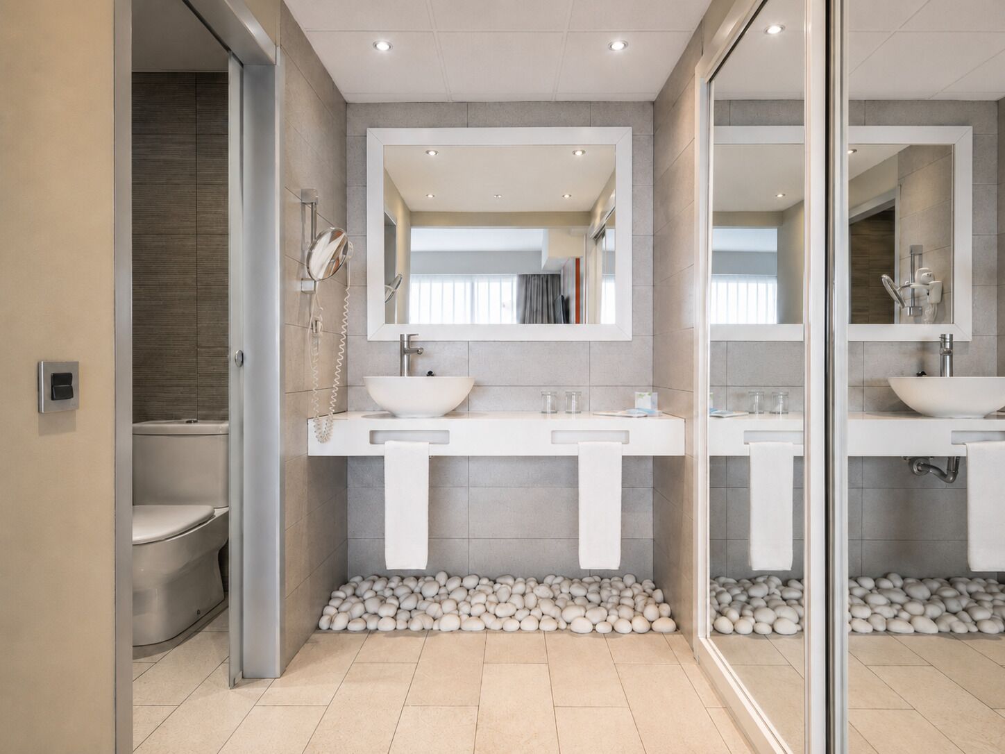 Suite junior | Baño | Ducha y bañera combinadas y bañera profunda