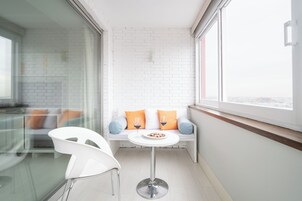 Junior Suite | Minibar, in-room safe, desk, blackout curtains