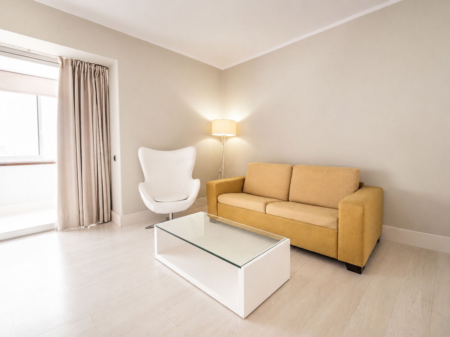 Suite junior | Minibar, caja fuerte, escritorio y cortinas opacas