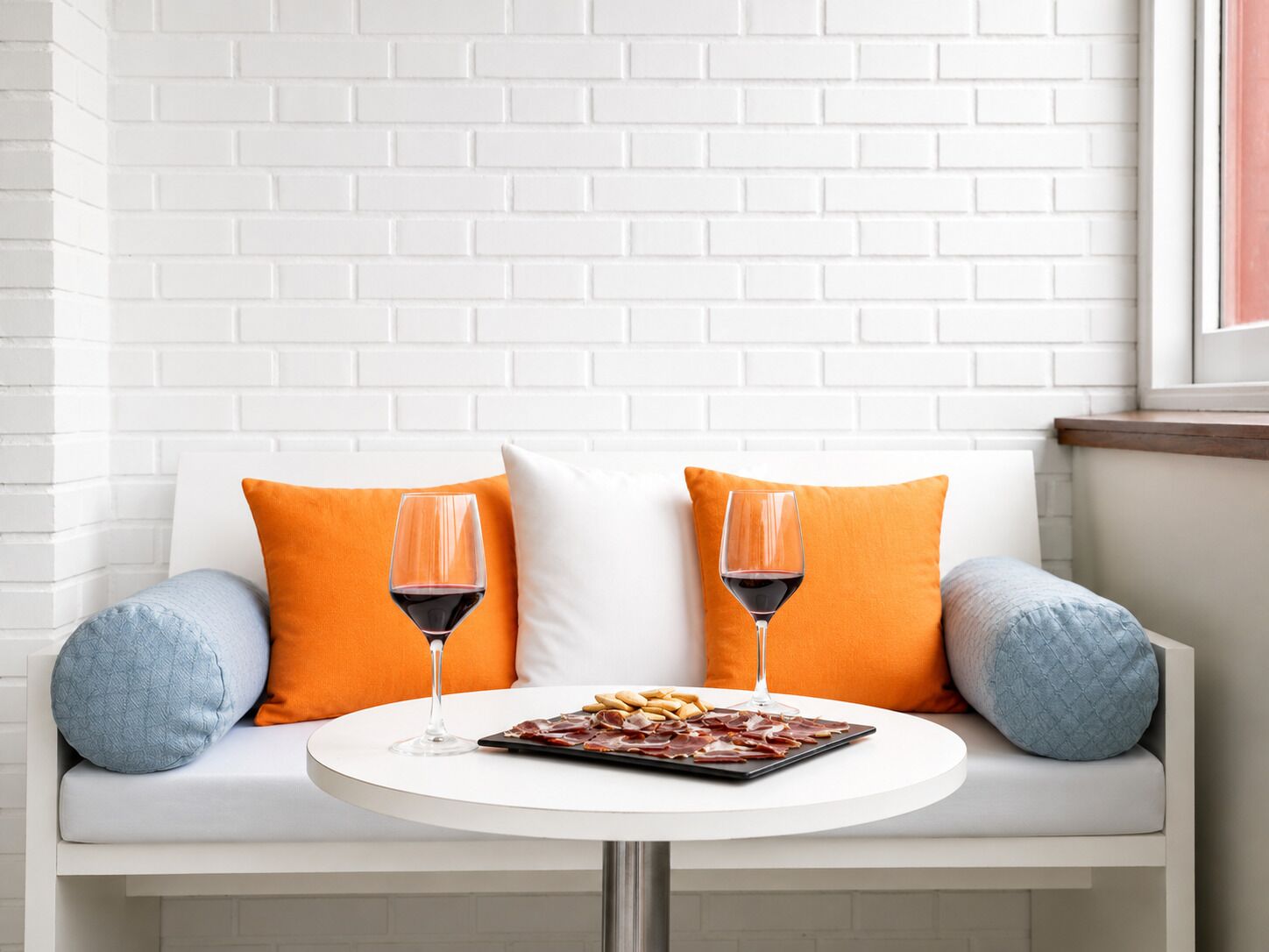 Suite junior | Minibar, caja fuerte, escritorio y cortinas opacas