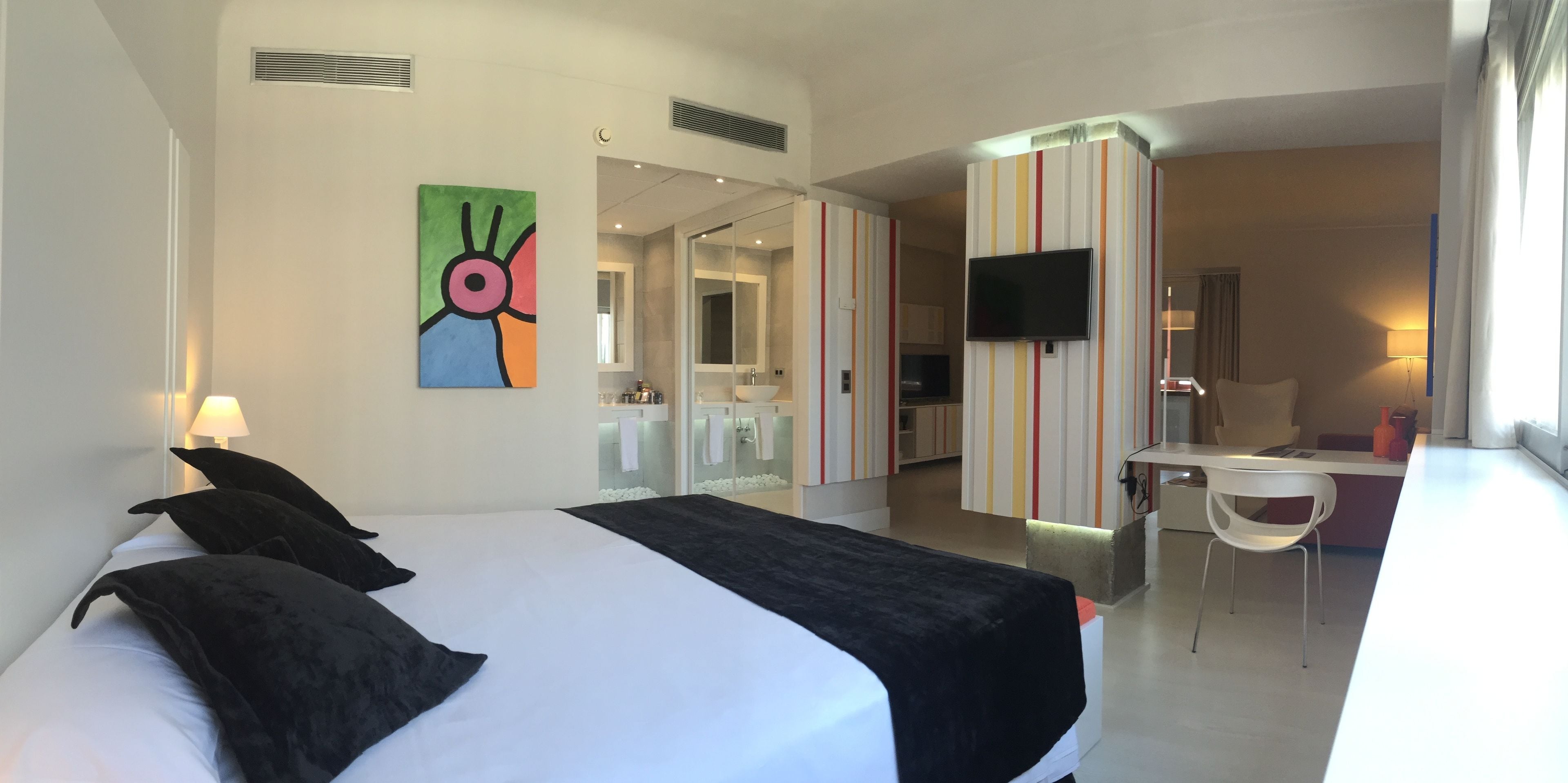 junior suite | minibar, in-room safe, desk, blackout curtains