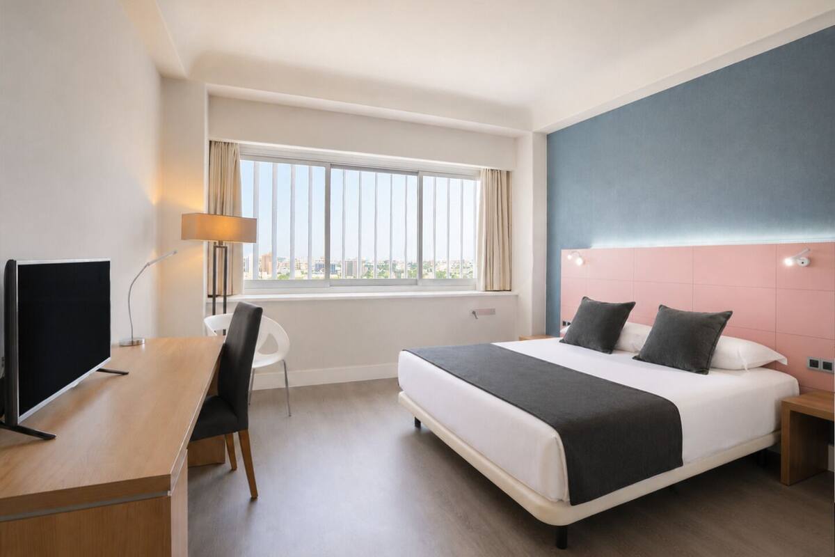 Double Room | Minibar, in-room safe, desk, blackout drapes