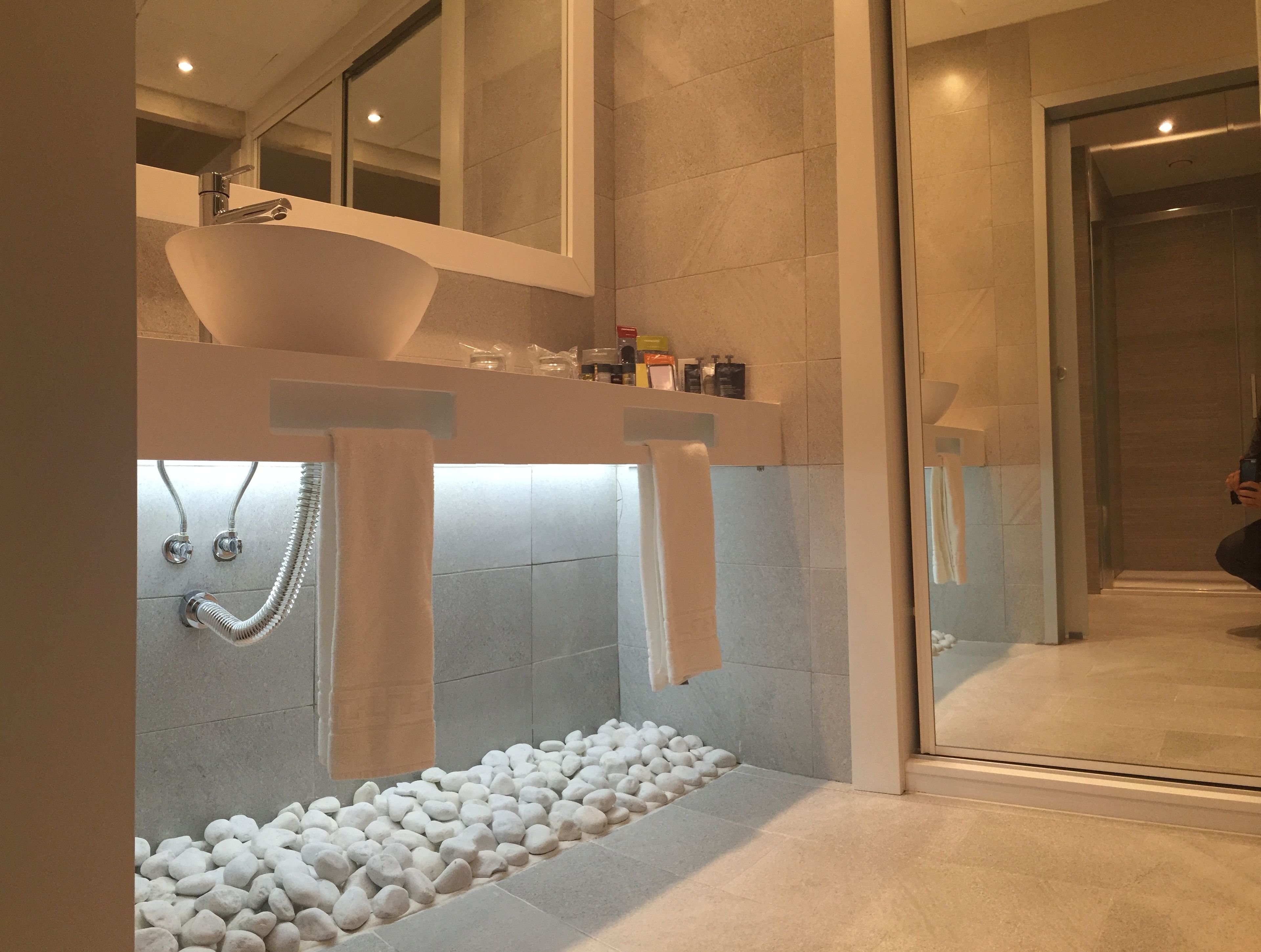 junior suite | minibar, in-room safe, desk, blackout curtains