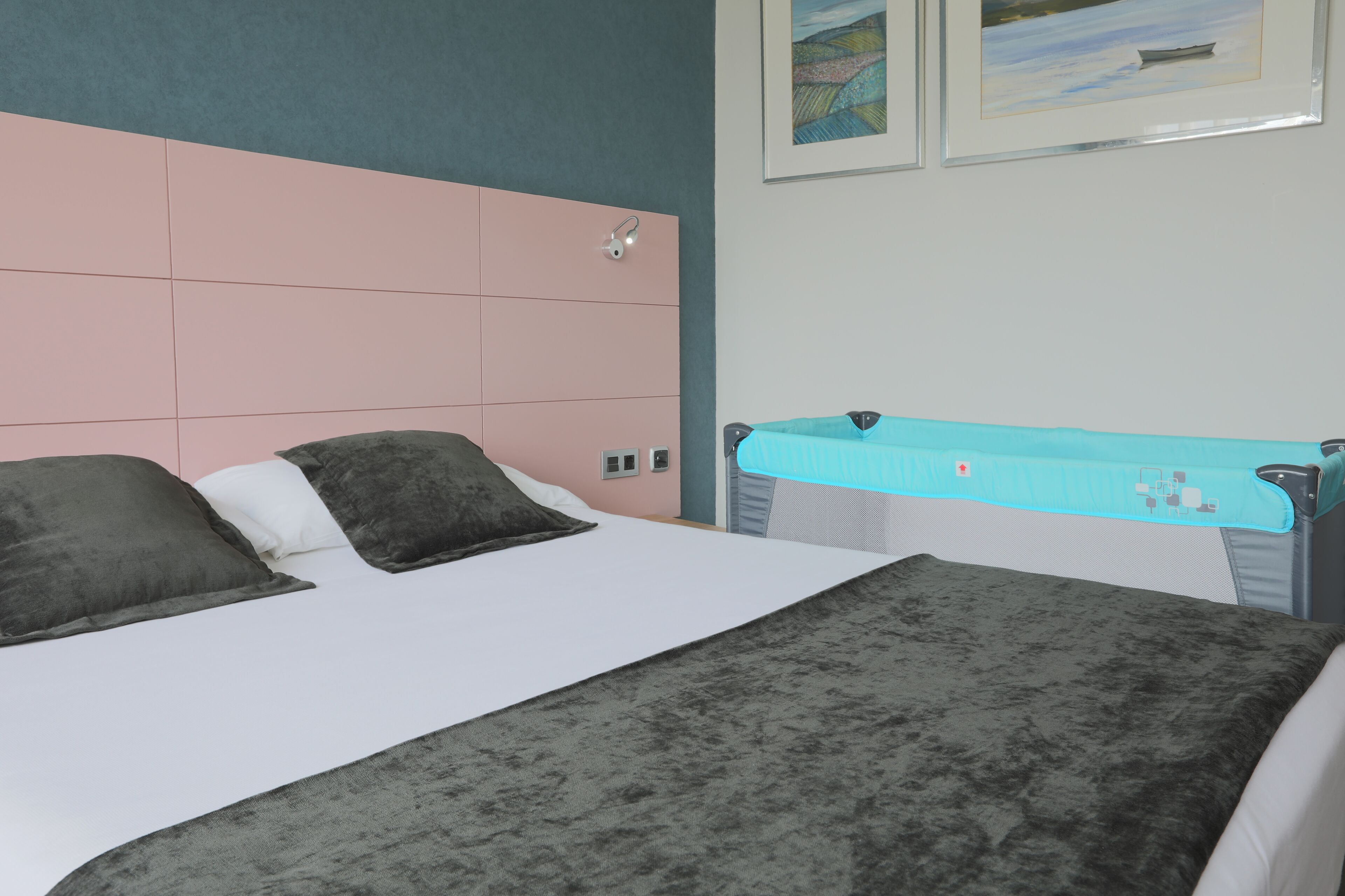 triple room | minibar, in-room safe, desk, blackout curtains