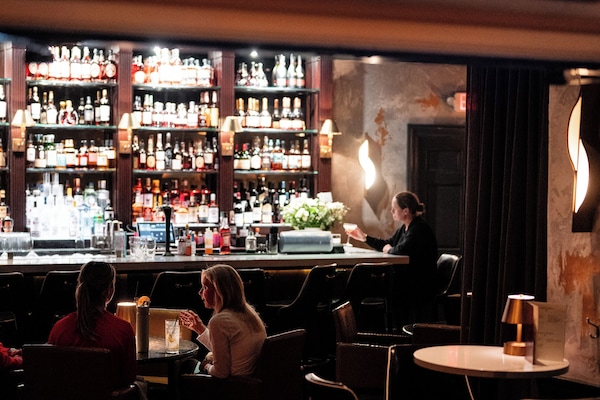 Cocktail bar