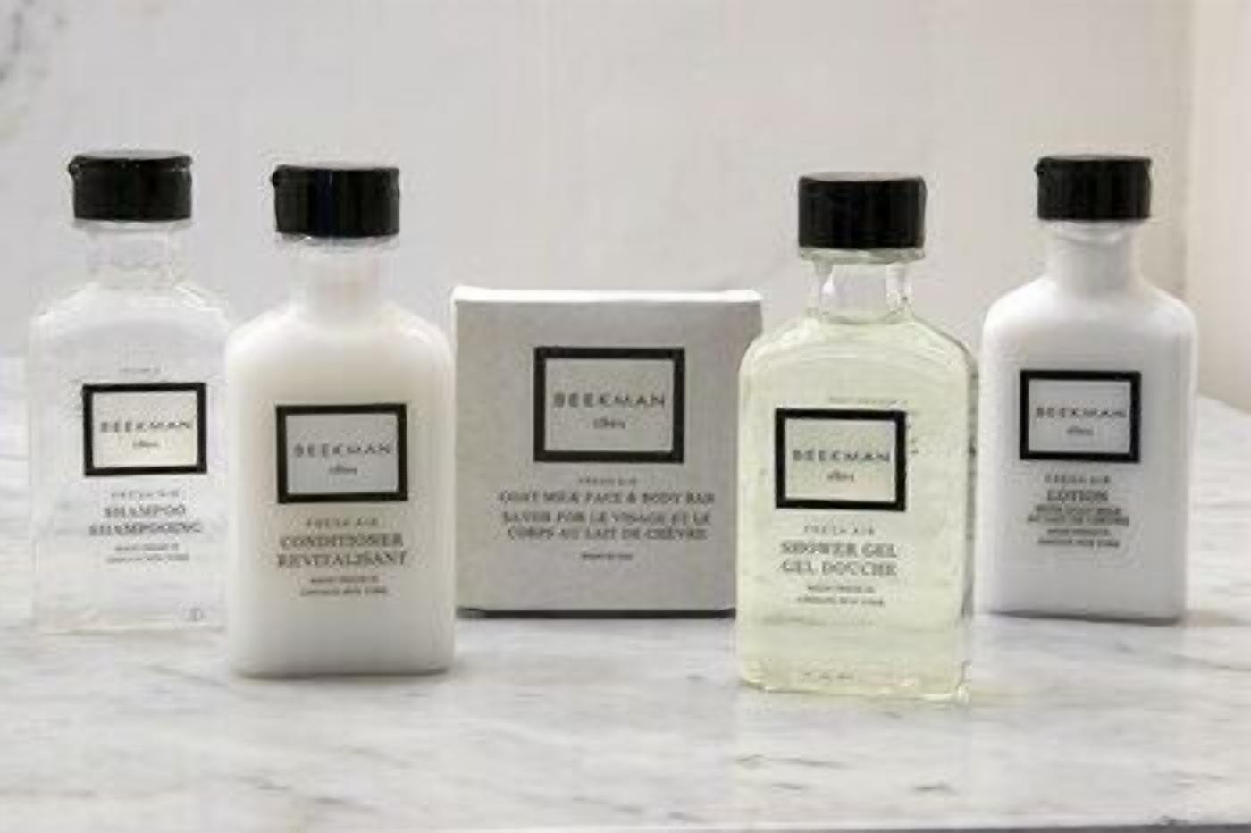 Bathroom amenities | Combined shower/tub, designer toiletries, hair dryer, bathrobes