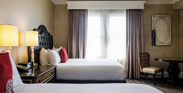 In-room safe, desk, laptop workspace, blackout curtains - The Lenox Hotel Boston (Boston)