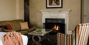 In-room safe, desk, laptop workspace, blackout curtains - The Lenox Hotel Boston (Boston)