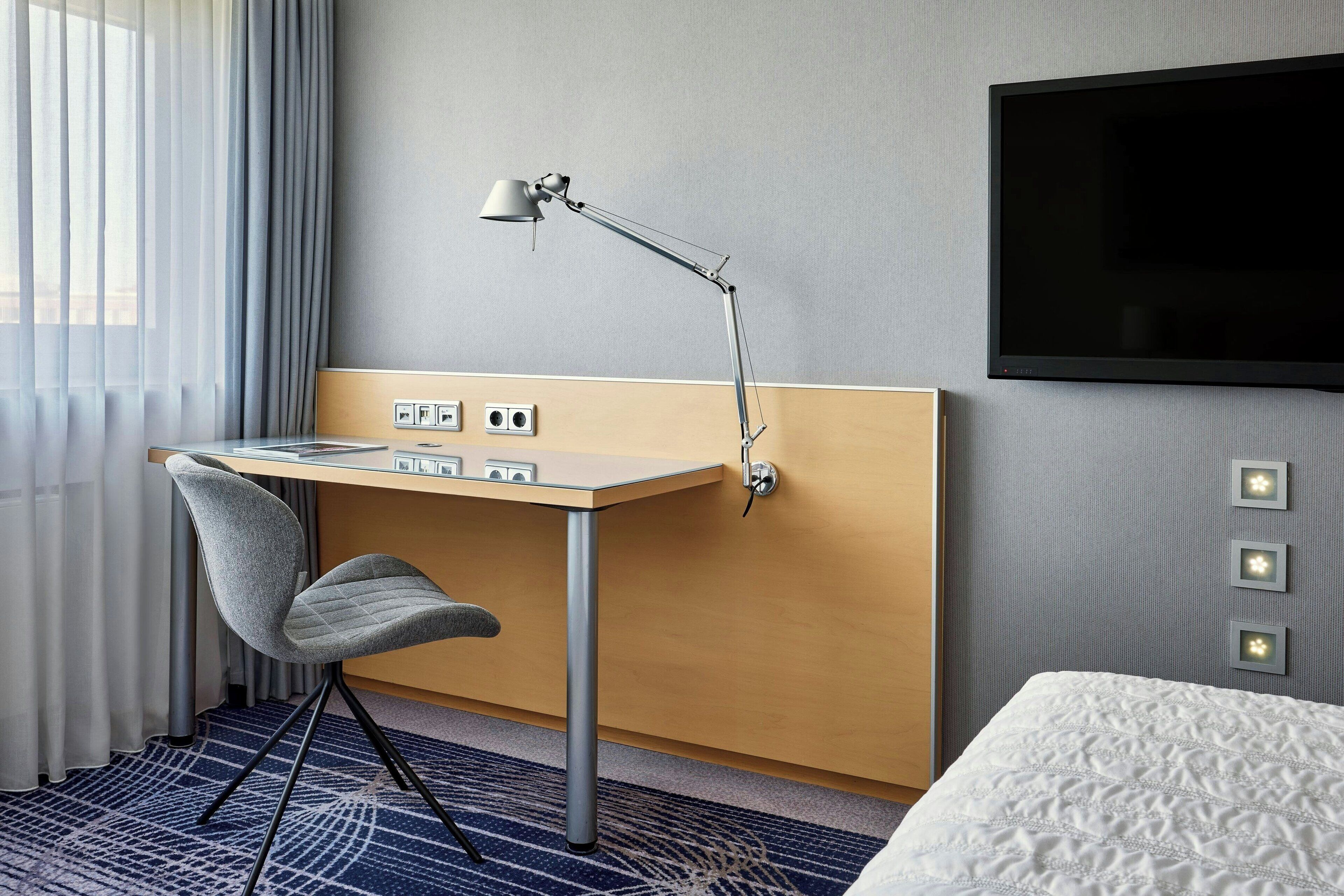 Premium bedding, in-room safe, desk, laptop workspace