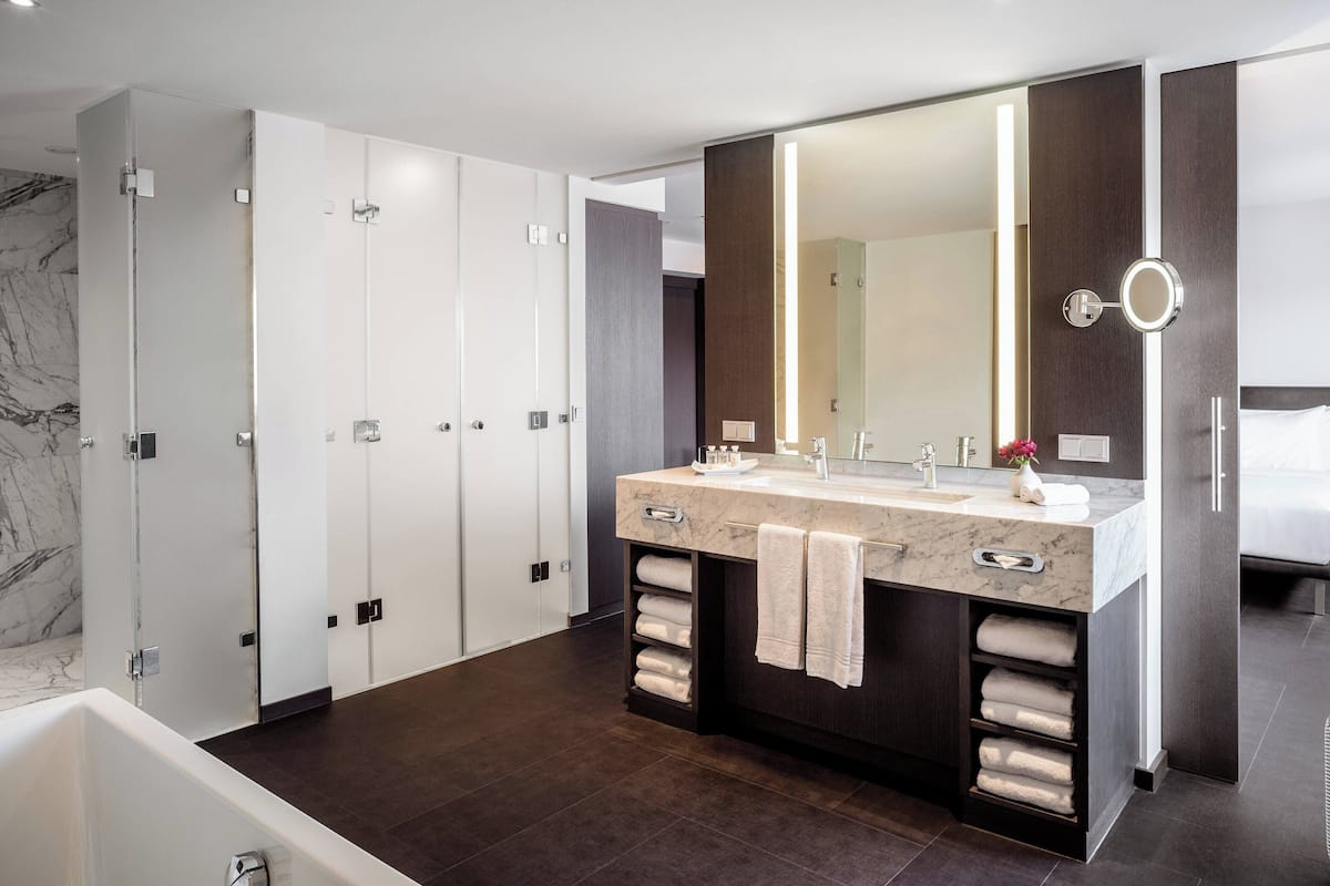 suite, 1 bedroom (view) | 1 bedroom, premium bedding, in-room safe, desk