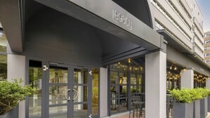 A modern building with a sign reading "THE LEGACY". - Le Méridien Frankfurt (Frankfurt)