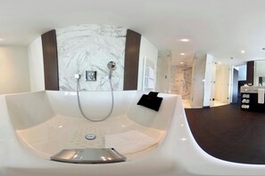 Designer-Toilettenartikel, Haartrockner, Hausschuhe