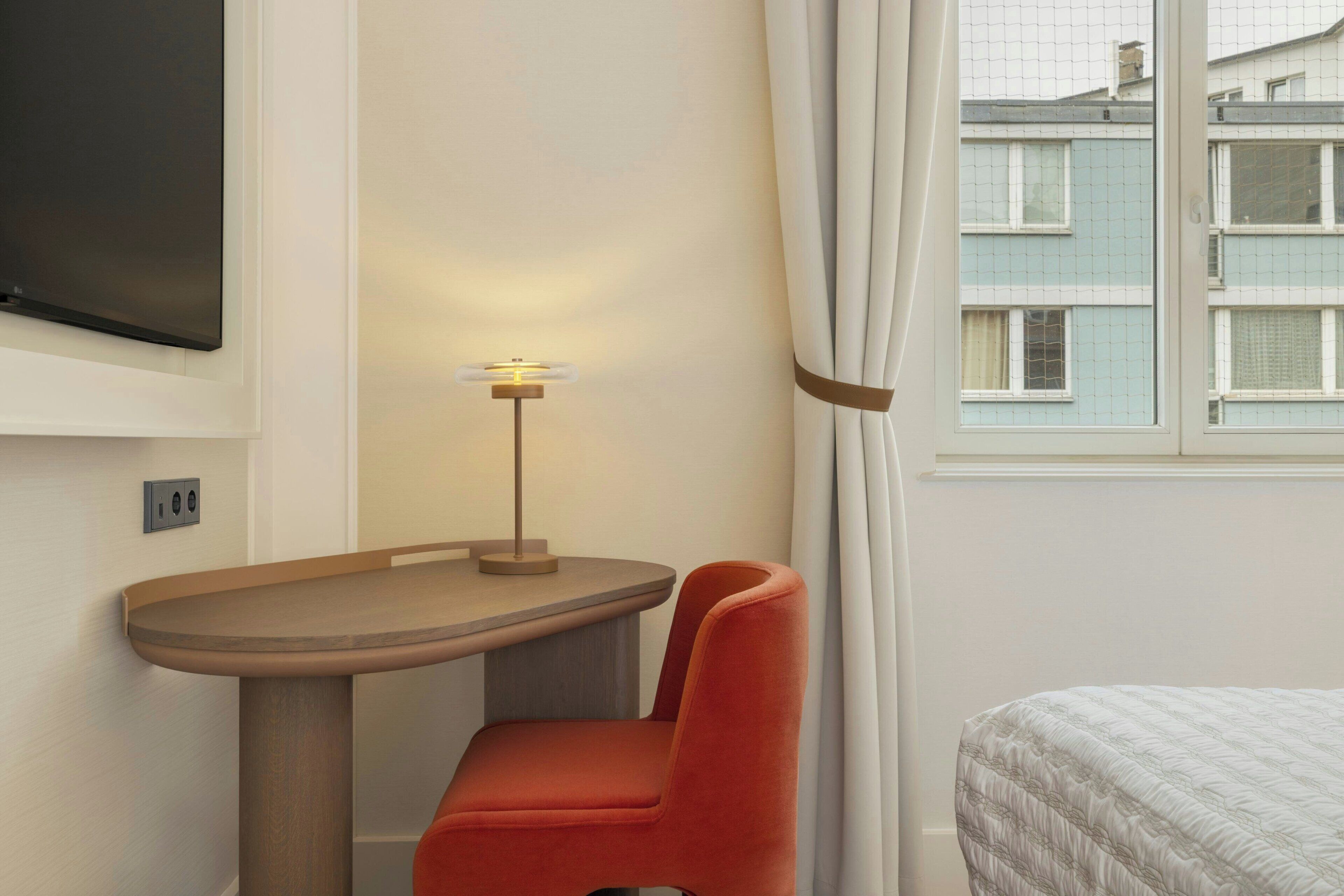 Room, 1 Queen Bed | Premium bedding, in-room safe, desk, laptop workspace