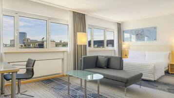 Rom – deluxe, 1 kingsize-seng | Sengetøy av topp kvalitet, safe på rommet og skrivebord