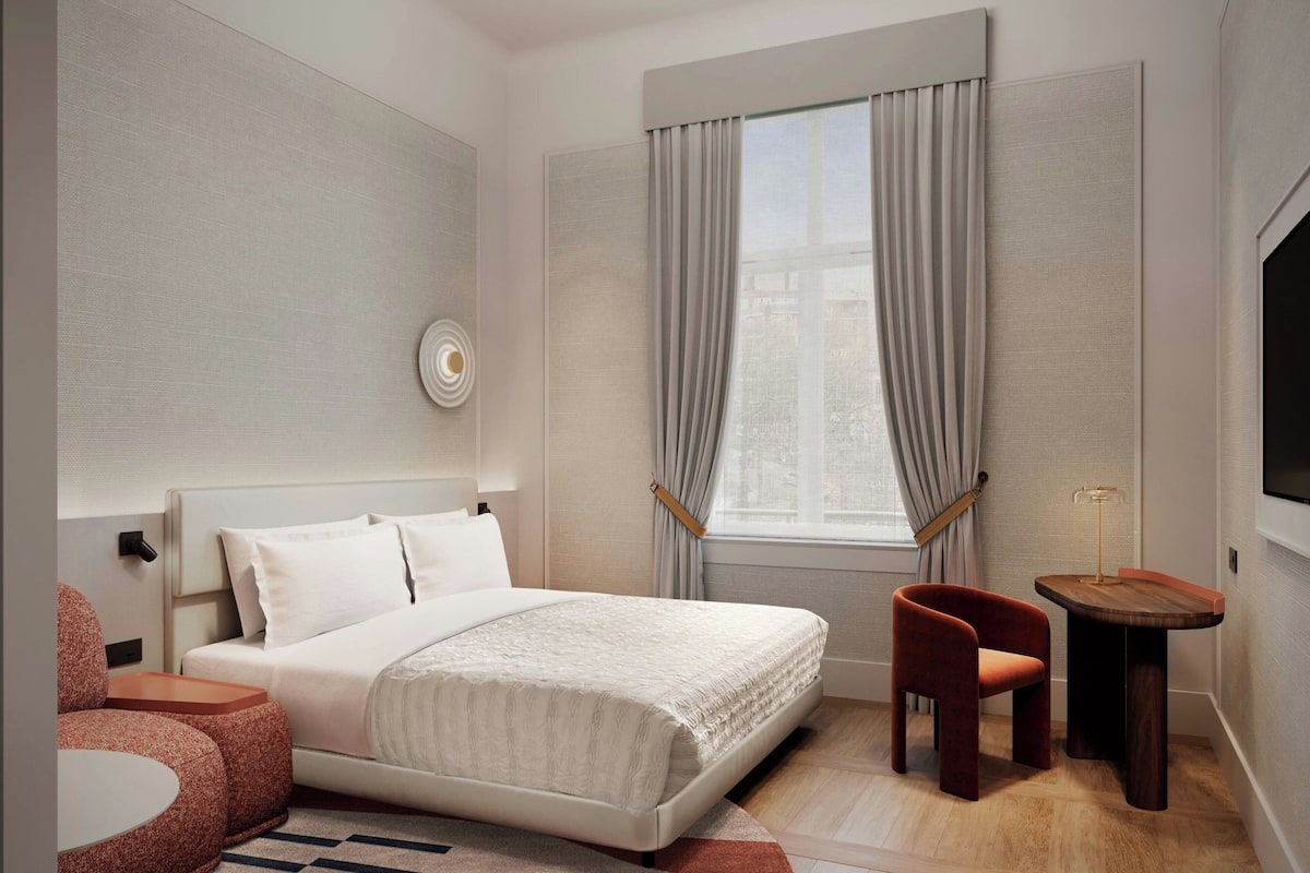 1 bedroom, premium bedding, in-room safe, desk