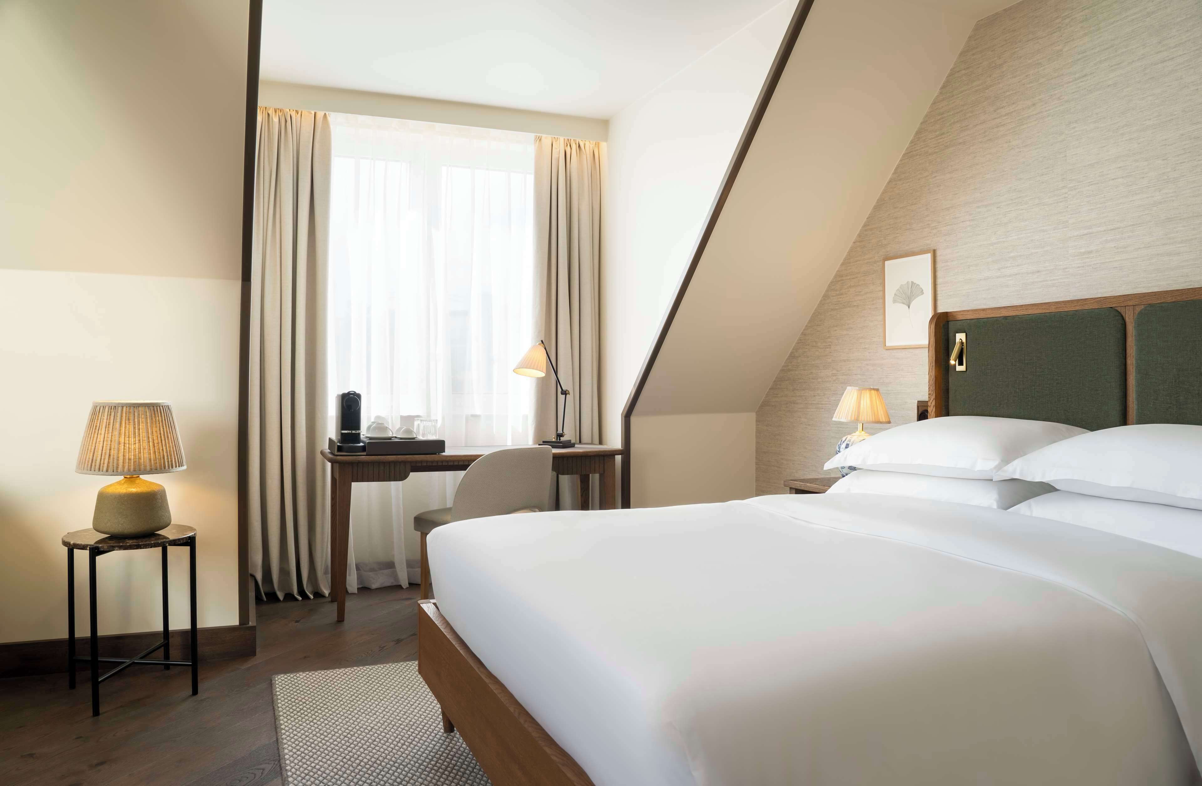 hypo-allergenic bedding, free minibar, in-room safe, desk