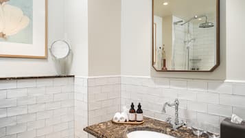 Dusche, Regendusche, Designer-Toilettenartikel, Haartrockner