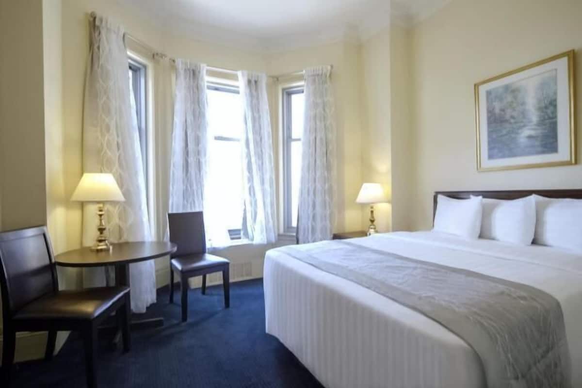 Hypo-allergenic bedding, in-room safe, desk, laptop workspace