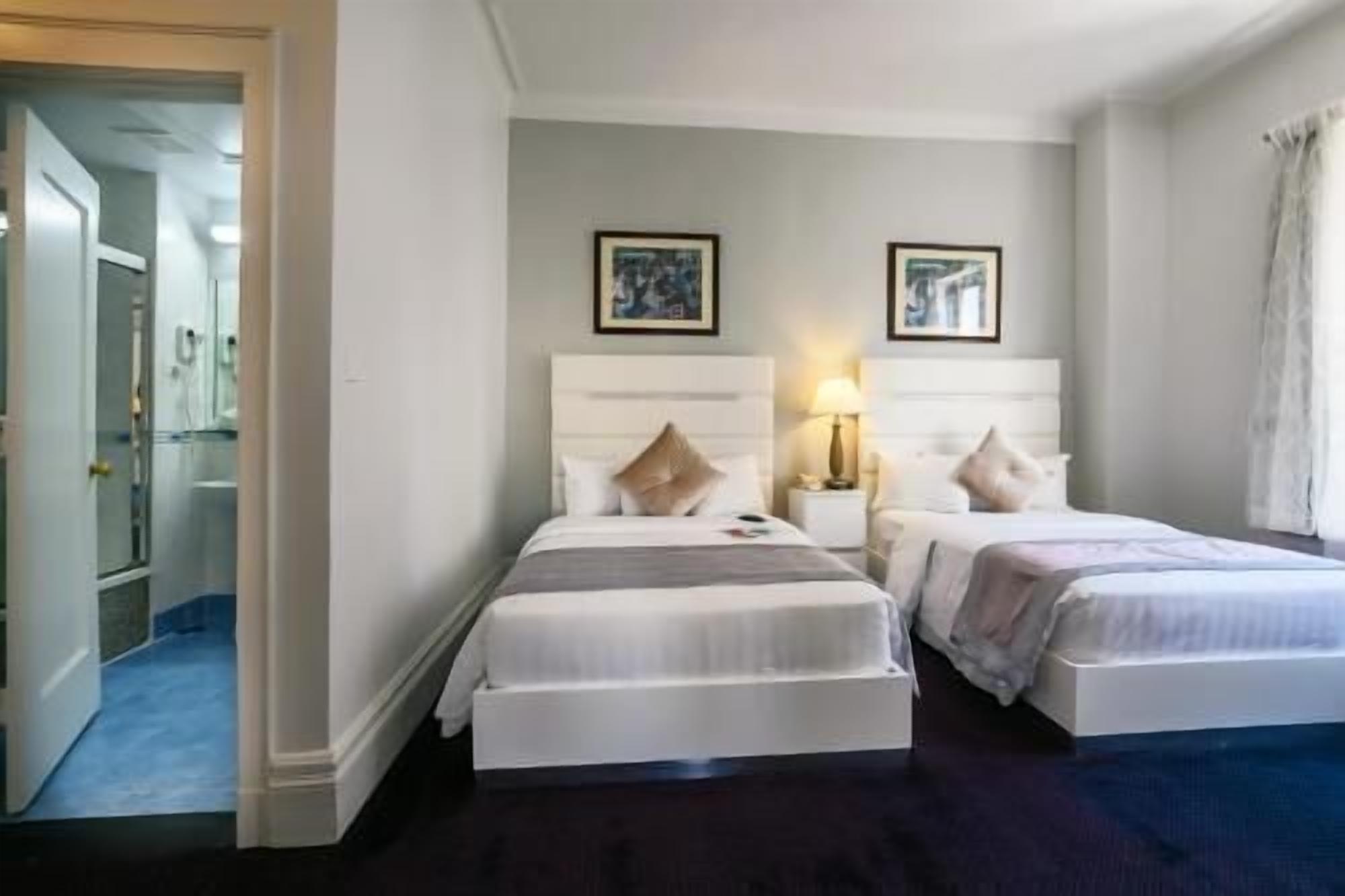 Hypo-allergenic bedding, in-room safe, desk, laptop workspace
