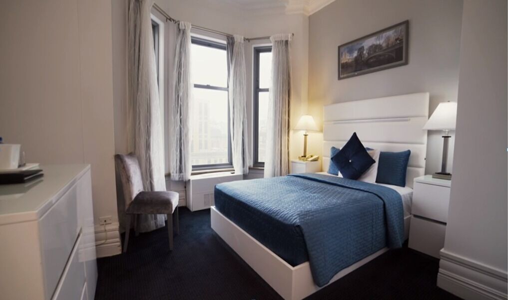Hypo-allergenic bedding, in-room safe, desk, laptop workspace