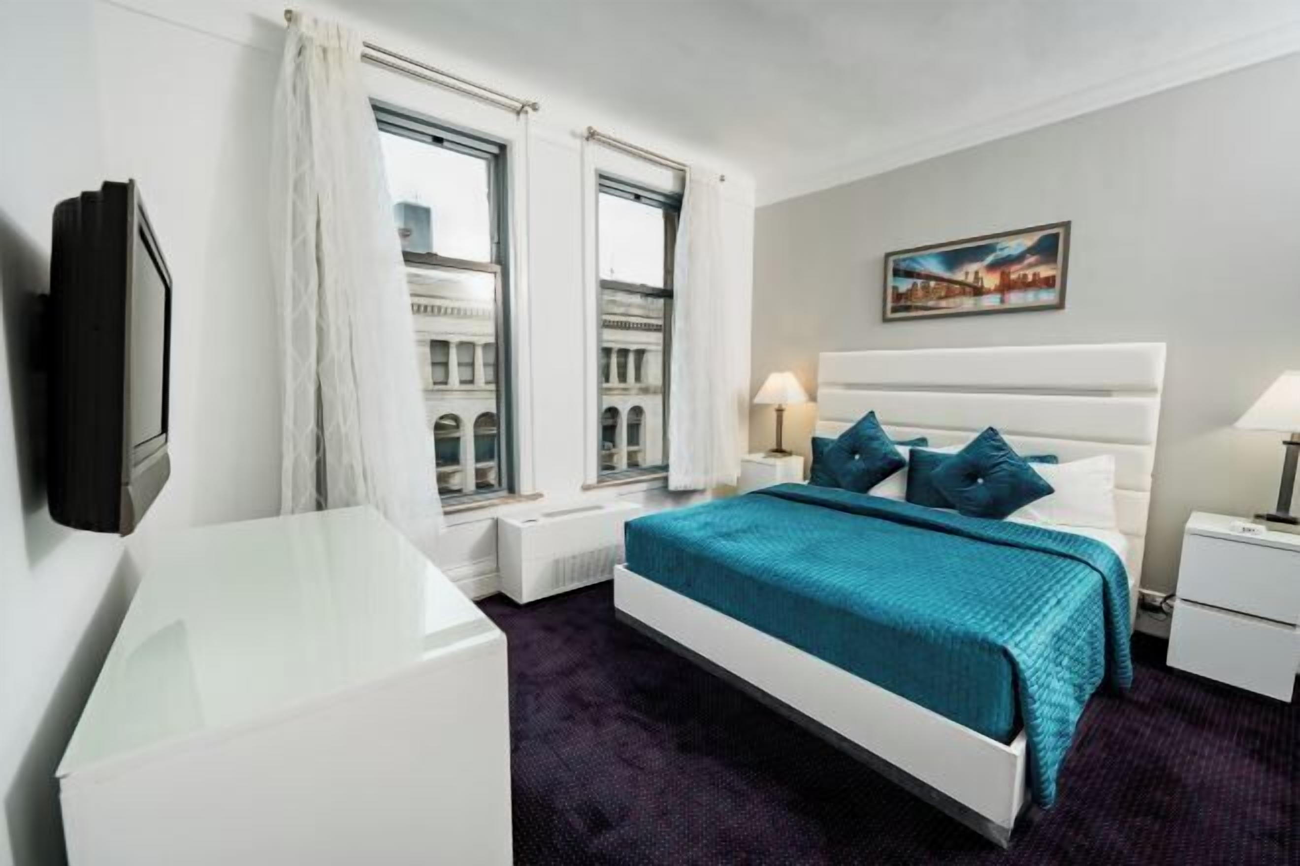 Literie hypoallergénique, coffres-forts dans les chambres, bureau