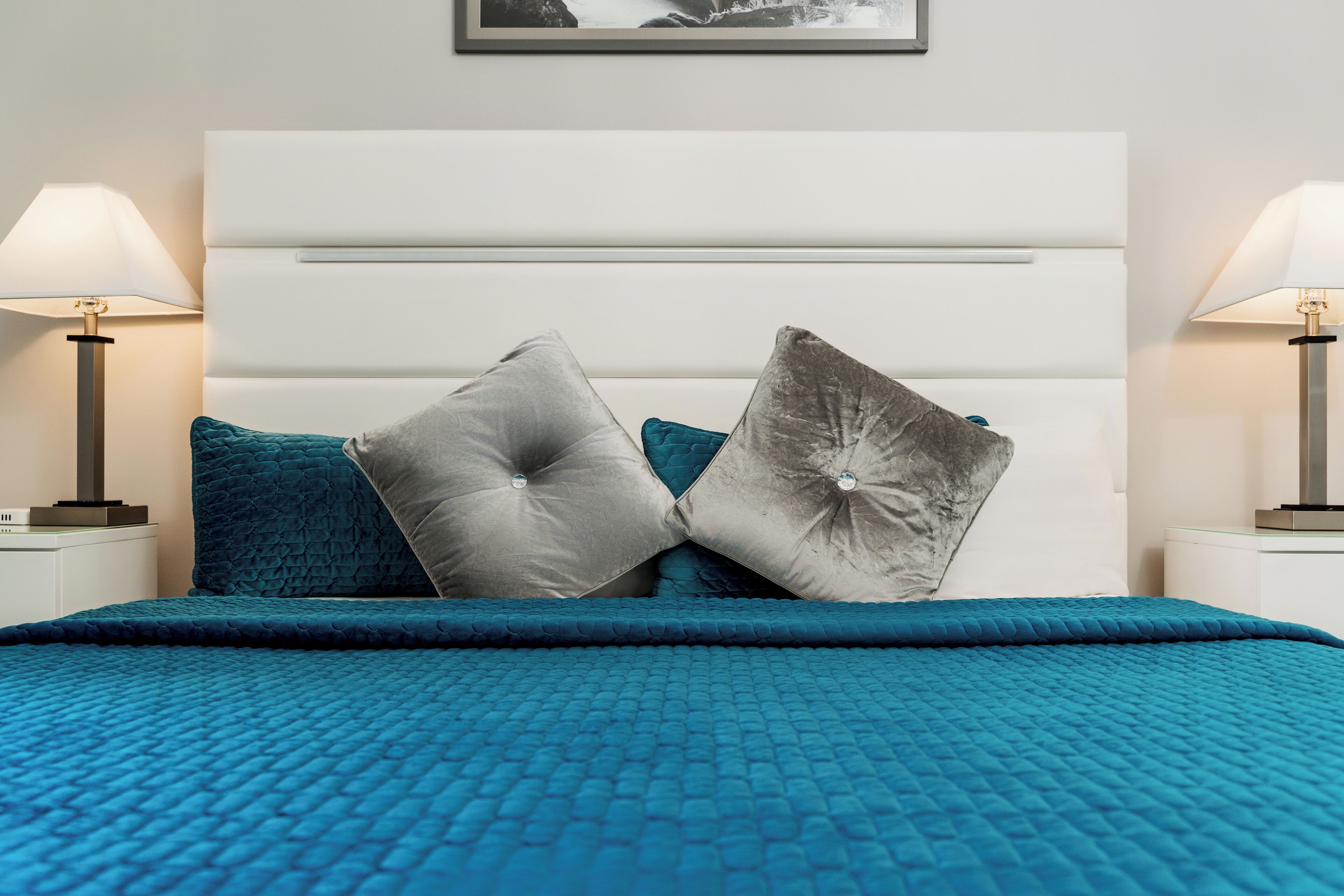 Junior Suite, City View | Hypo-allergenic bedding, in-room safe, desk, laptop workspace