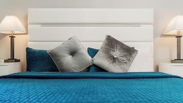 Junior Suite, City View | Hypo-allergenic bedding, in-room safe, desk, laptop workspace