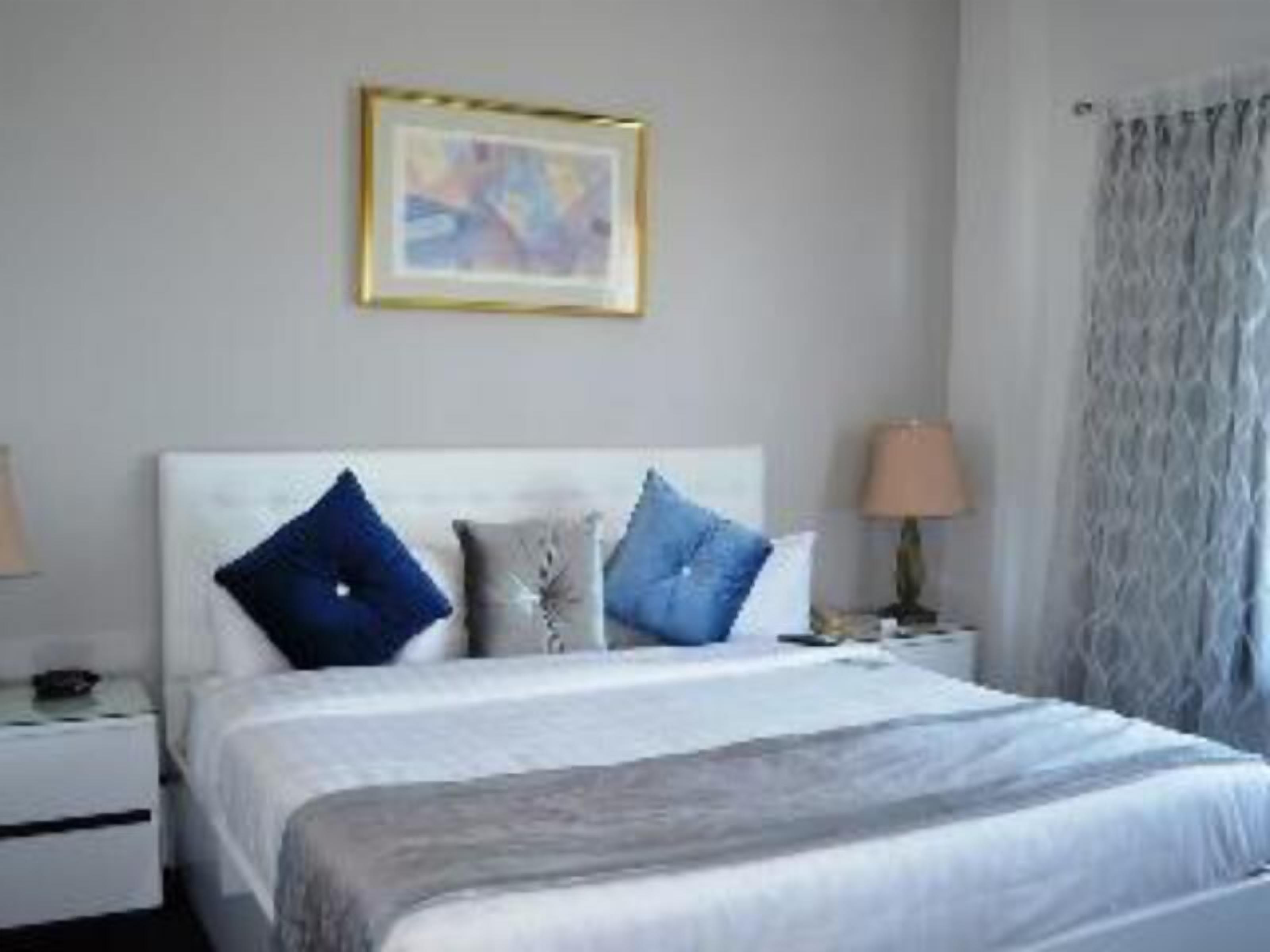 Hypo-allergenic bedding, in-room safe, desk, laptop workspace