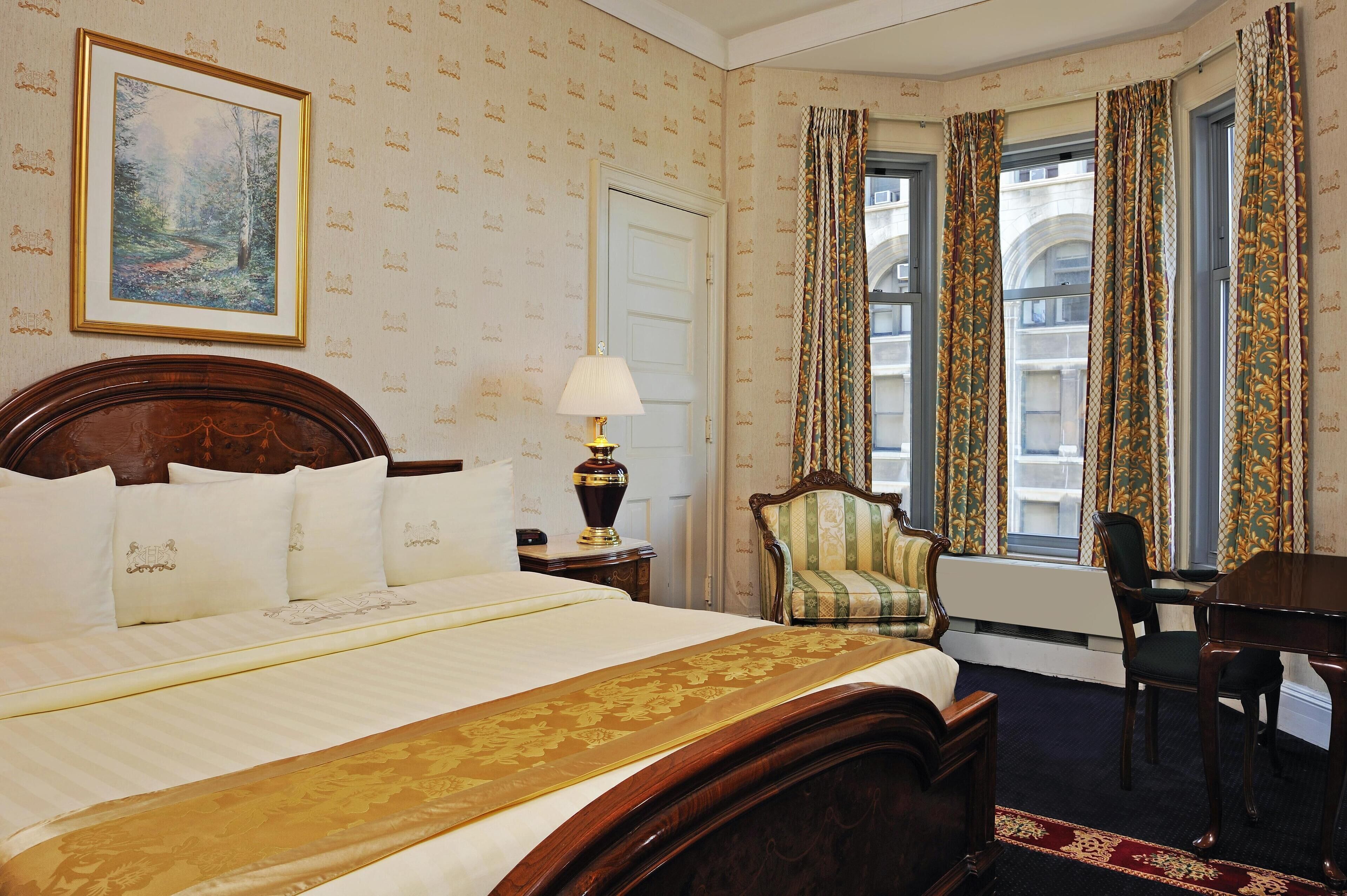 Hypo-allergenic bedding, in-room safe, desk, laptop workspace