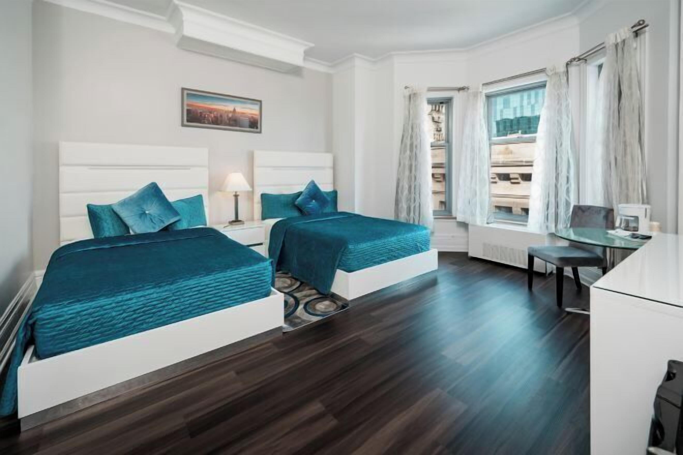 Literie hypoallergénique, coffres-forts dans les chambres, bureau