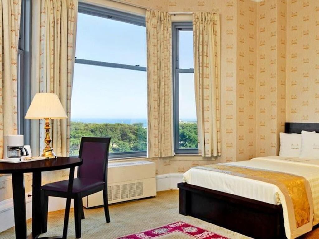 Hypo-allergenic bedding, in-room safe, desk, laptop workspace