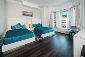 Suite familiar | 1 dormitorio, ropa de cama hipoalergénica, caja fuerte y escritorio