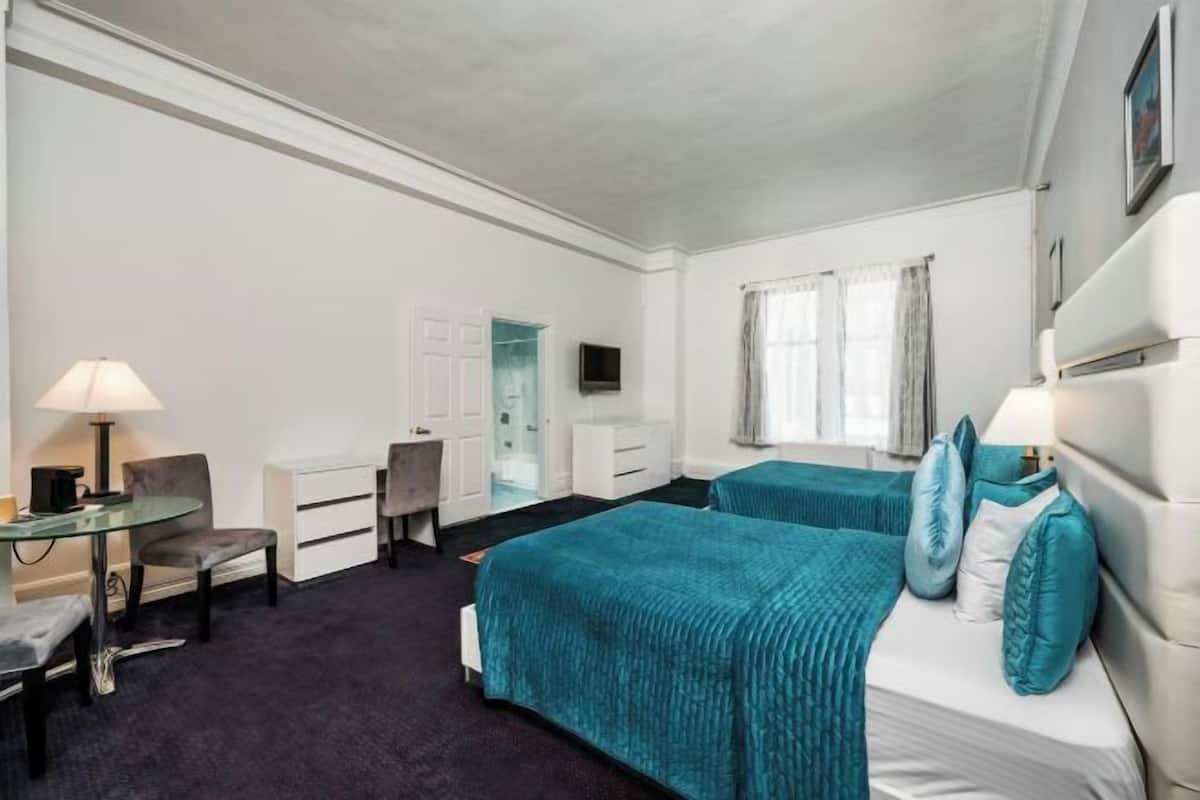 Hypo-allergenic bedding, in-room safe, desk, laptop workspace