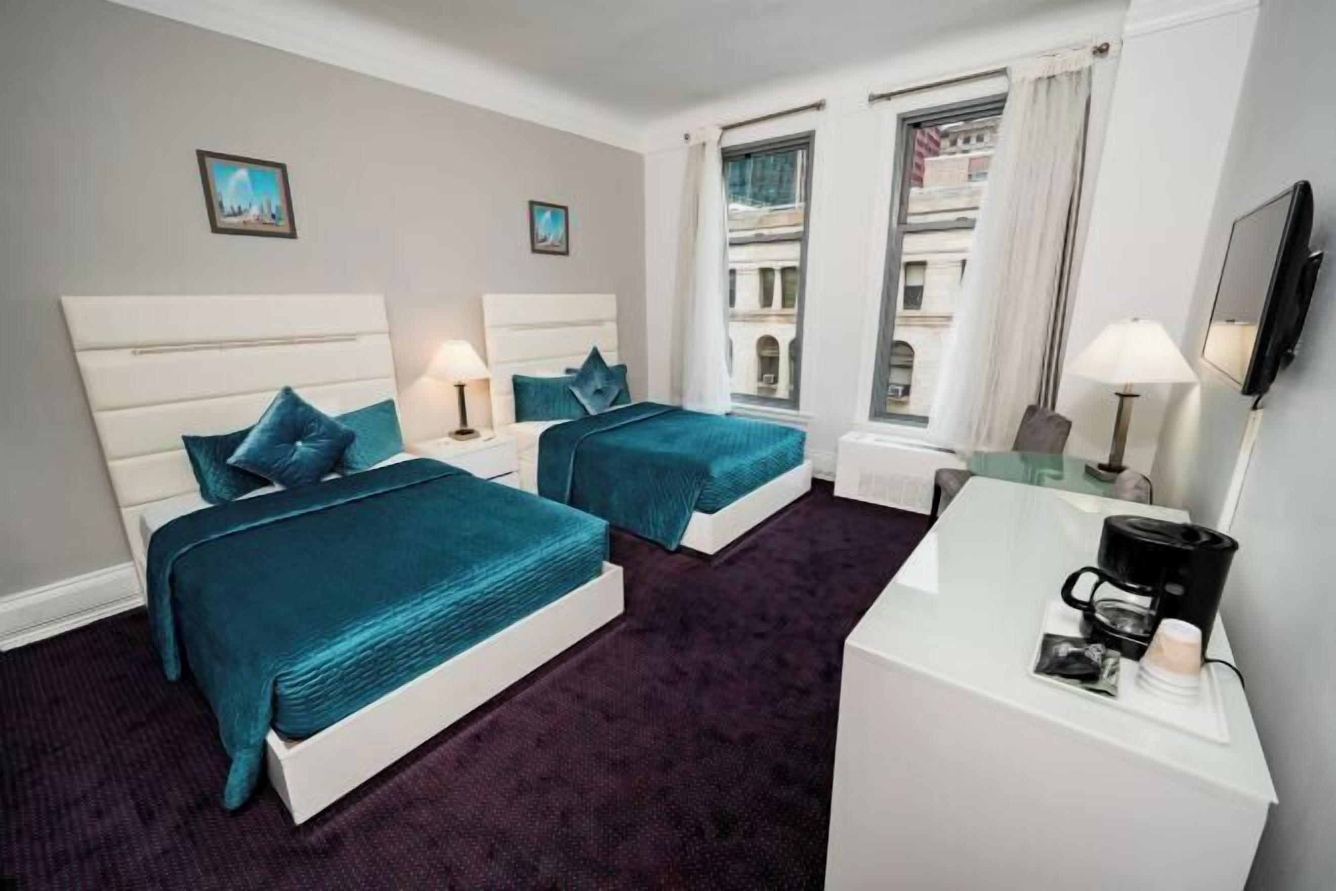 Literie hypoallergénique, coffres-forts dans les chambres, bureau