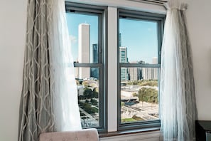 Standard Suite, 1 King Bed, Lake View, Lakeside | Hypo-allergenic bedding, in-room safe, desk, laptop workspace