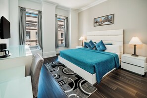 Hypo-allergenic bedding, in-room safe, desk, laptop workspace