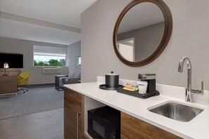 Suite studio, 1 très grand lit, vue sur le parc | Bureau, fer et planche à repasser, lit de bébé (gratuit)