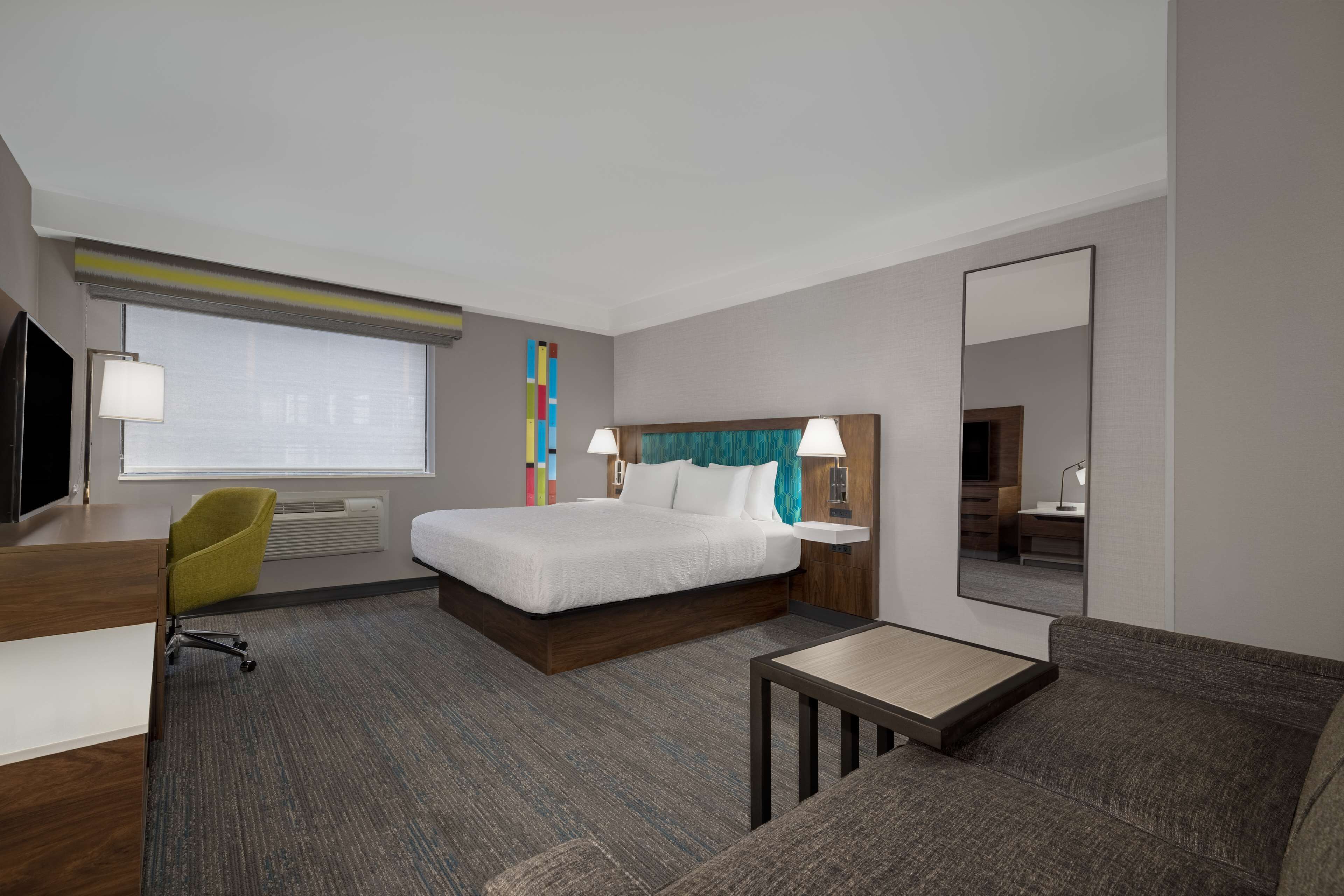 Photo - Hampton Inn & Suites by Hilton Toronto Downtown
