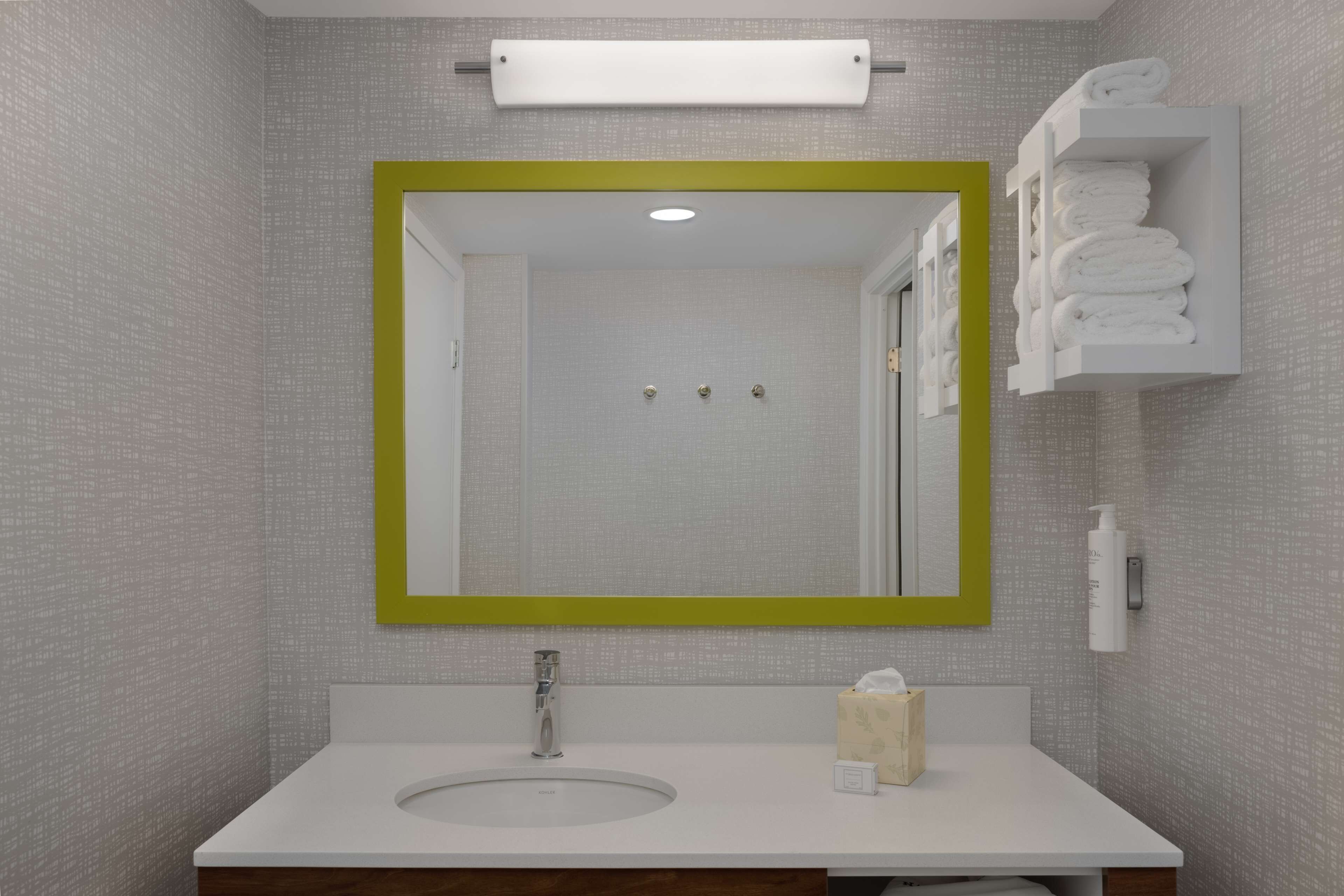 Photo - Hampton Inn & Suites by Hilton Toronto Downtown