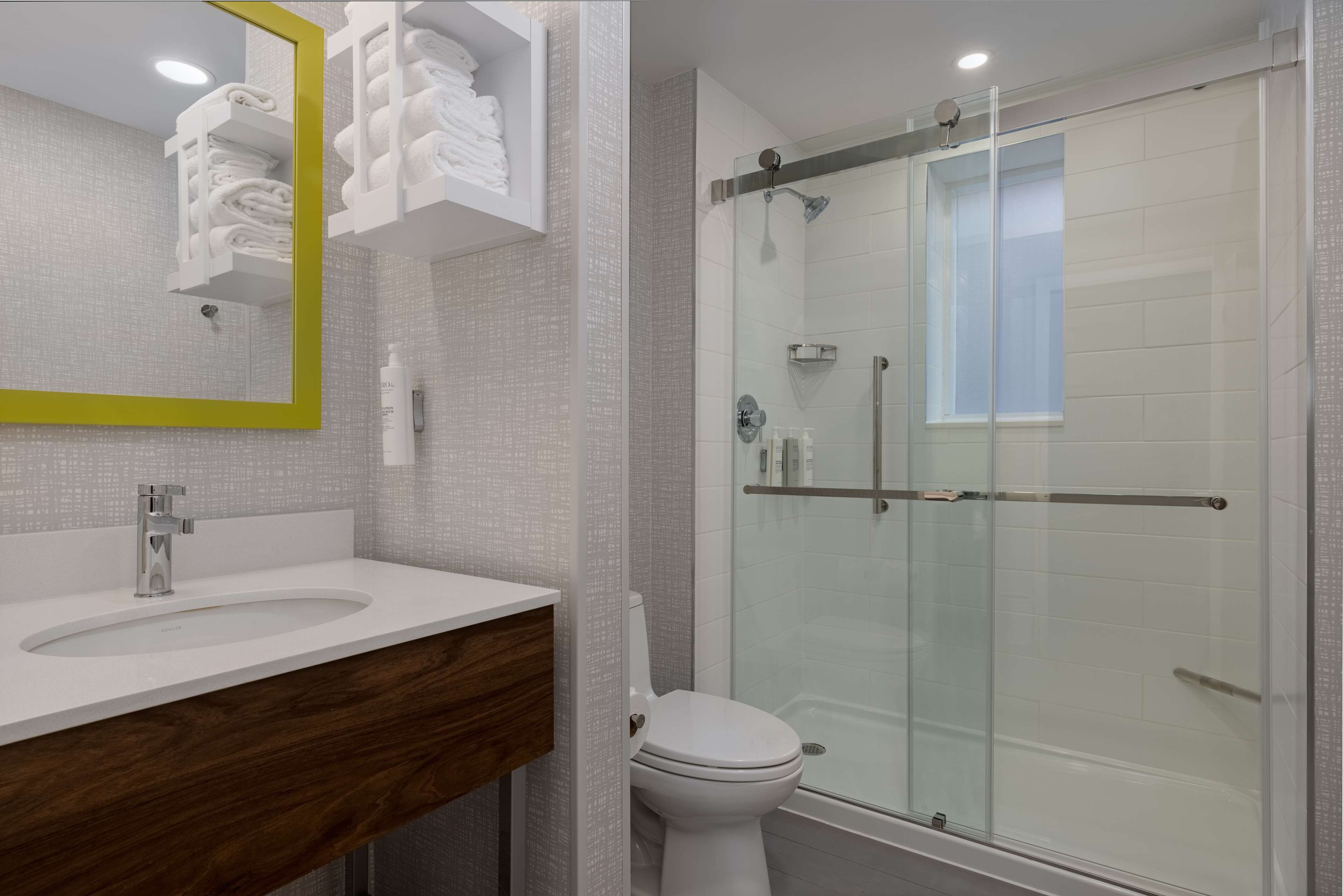 Photo - Hampton Inn & Suites by Hilton Toronto Downtown