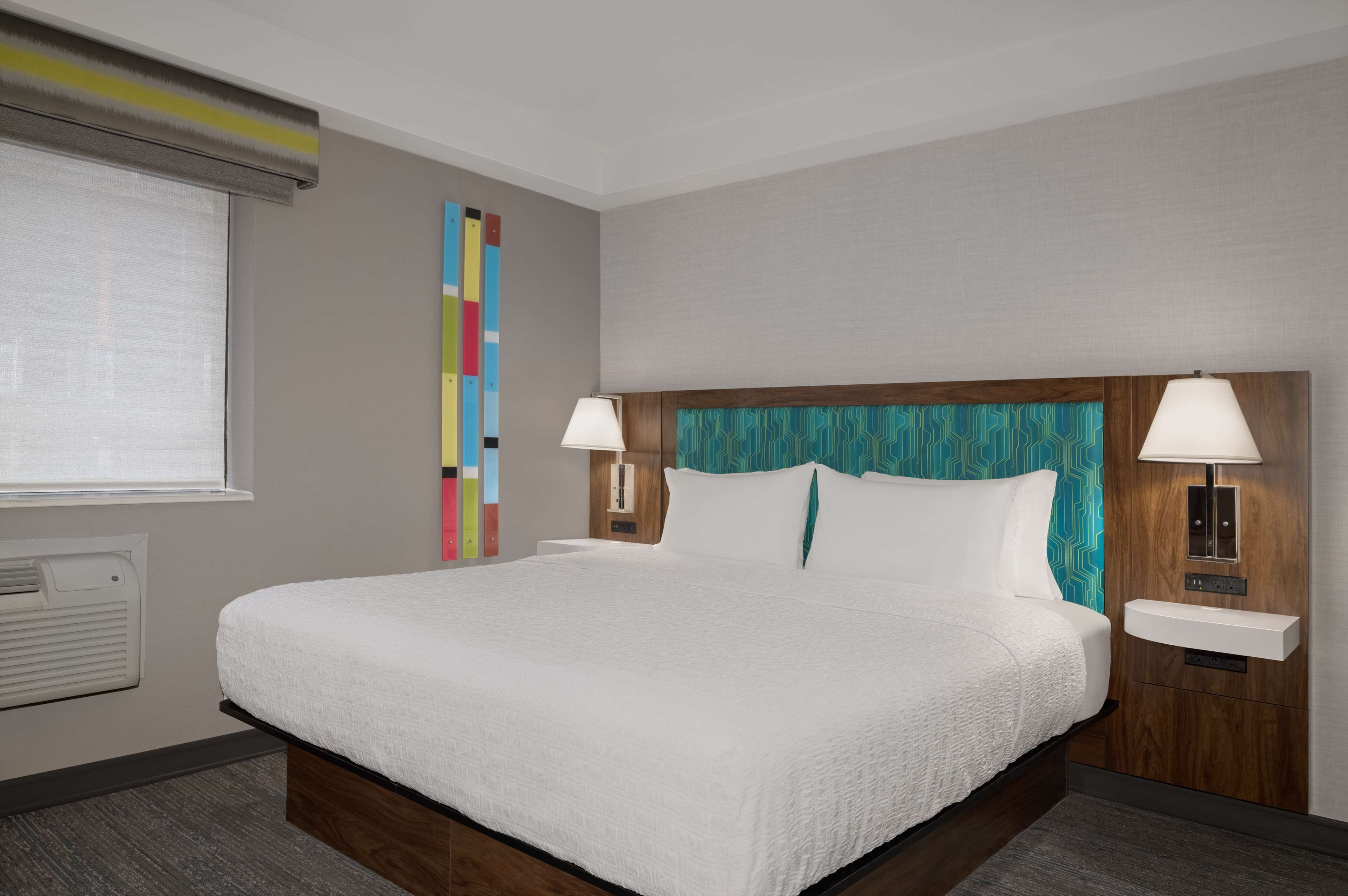 Photo - Hampton Inn & Suites by Hilton Toronto Downtown