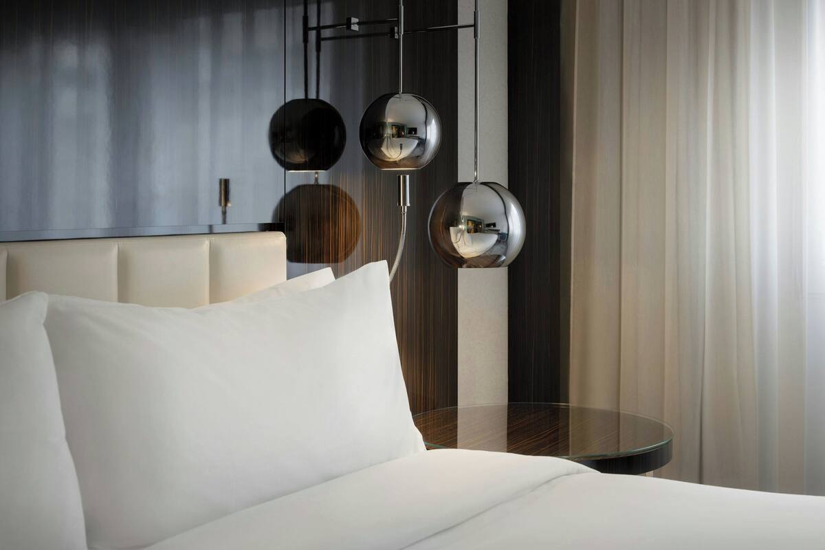 Ropa de cama de alta calidad y minibar 