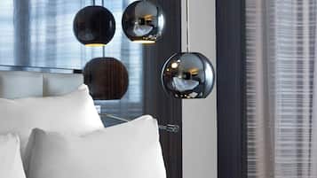 Zimmer, 1 King-Bett | Hochwertige Bettwaren, Minibar, Zimmersafe, individuell dekoriert